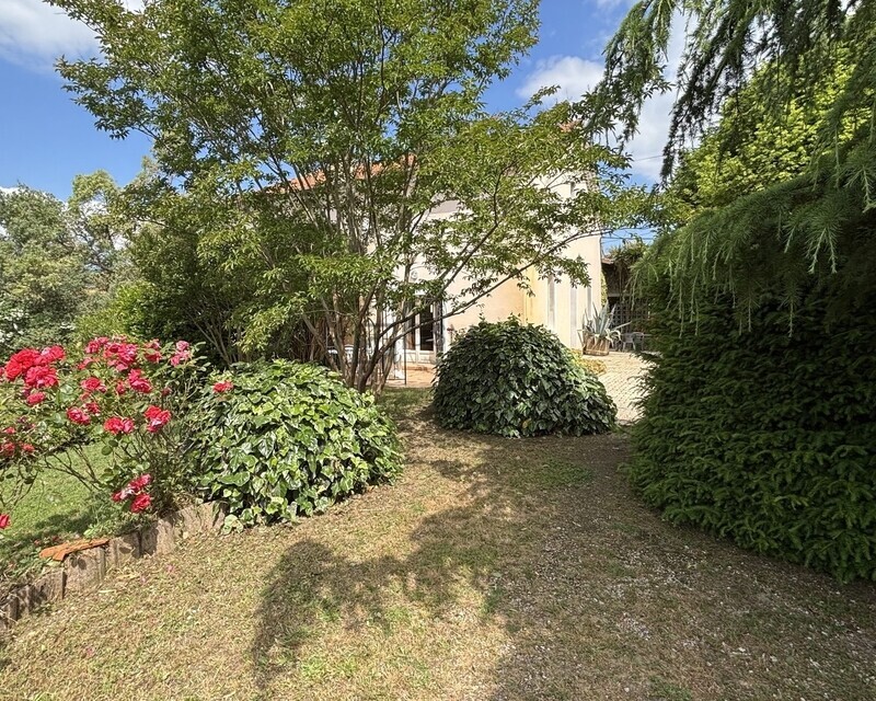 Maison-176m2-6 pièces-1000m² de terrain - Photo f8fad810acc392c7085d9b8cb4743e43